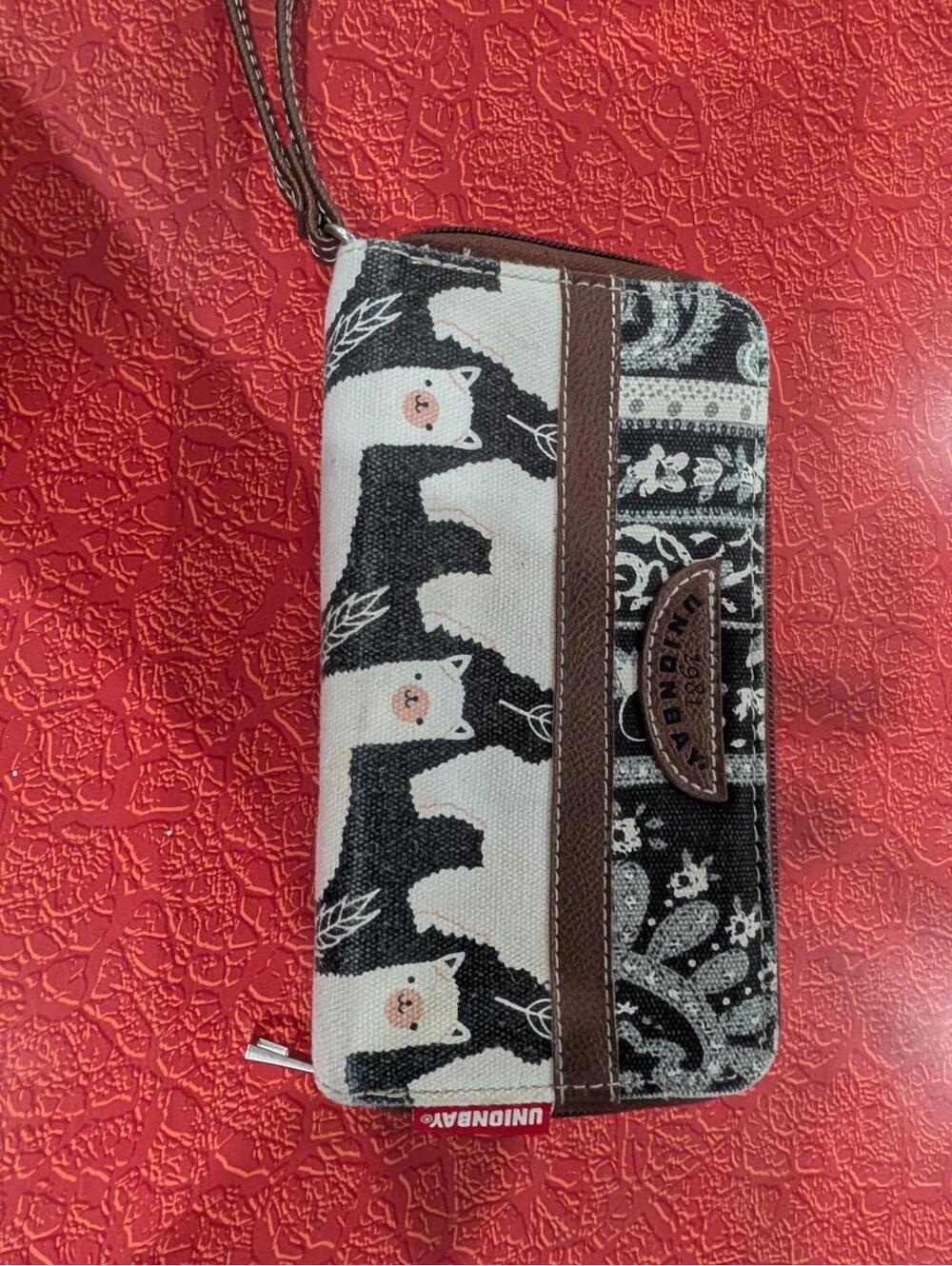 Union Bay Llama Clutch Purse Wallet Black White